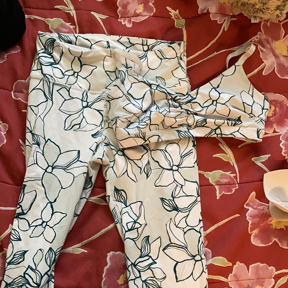 Leggings and sports bra set target green & white